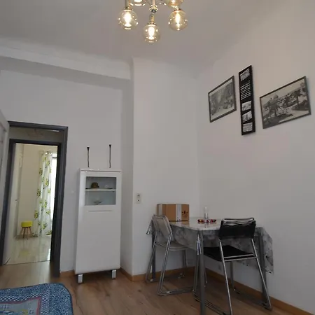 5 Personnes Dans Le Quartier Du Port De Apartament *