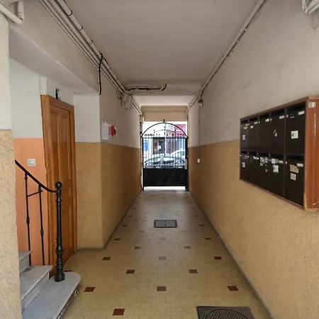 アパート 5 Personnes Dans Le Quartier Du Port De *
