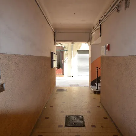 5 Personnes Dans Le Quartier Du Port De Apartment Nice